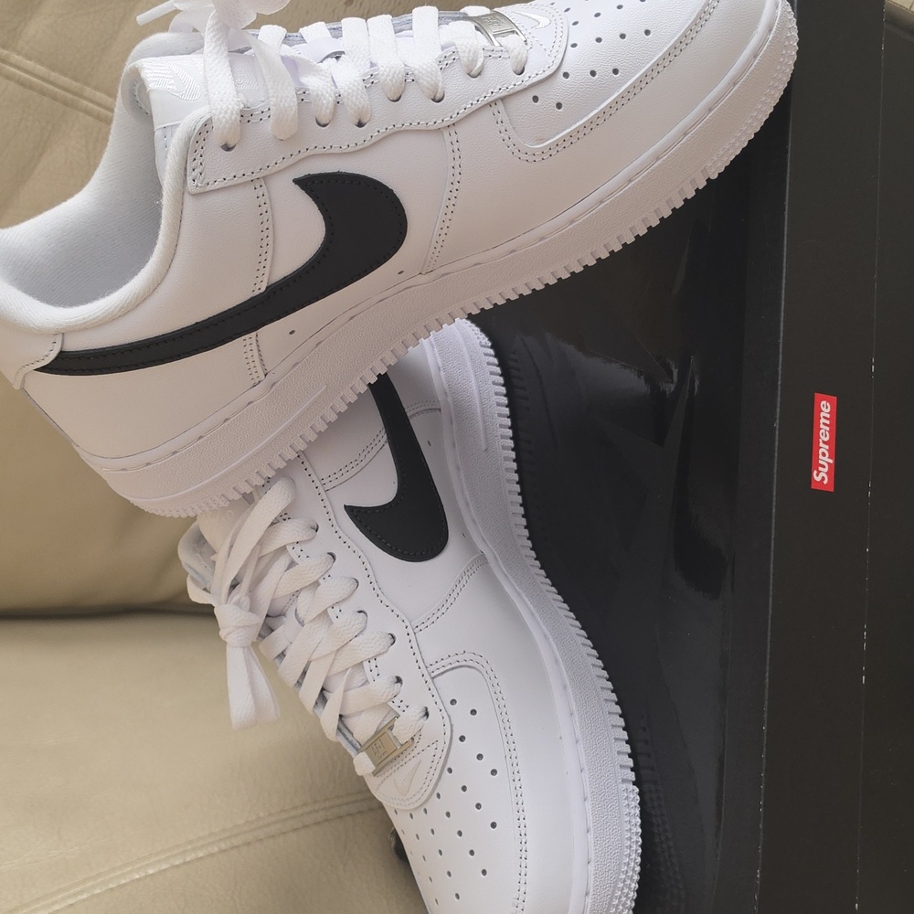 Supreme x Nike Air Force 1 Low "White Black" - Picture 9 of 14